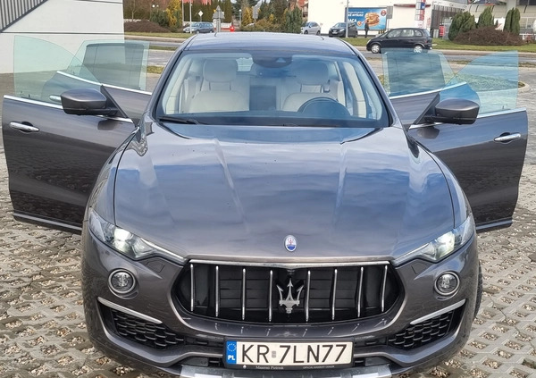 Maserati Levante cena 292999 przebieg: 53000, rok produkcji 2019 z Tarnobrzeg małe 631